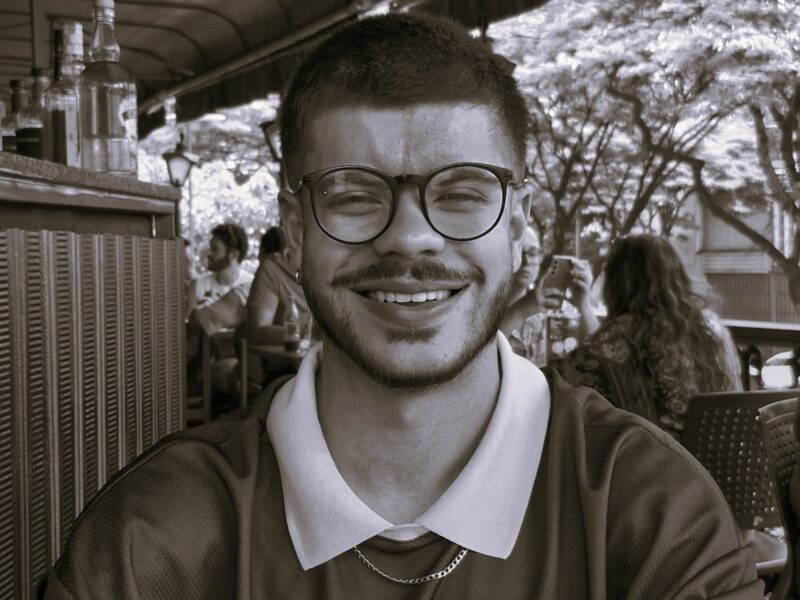 Douglas de Oliveira  - Assistente Educativo